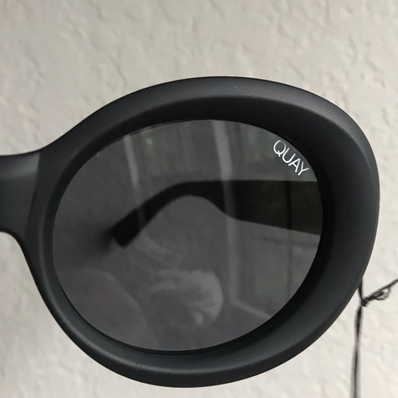 Quay Mess Around Sunglasses - Picture 7 of 8